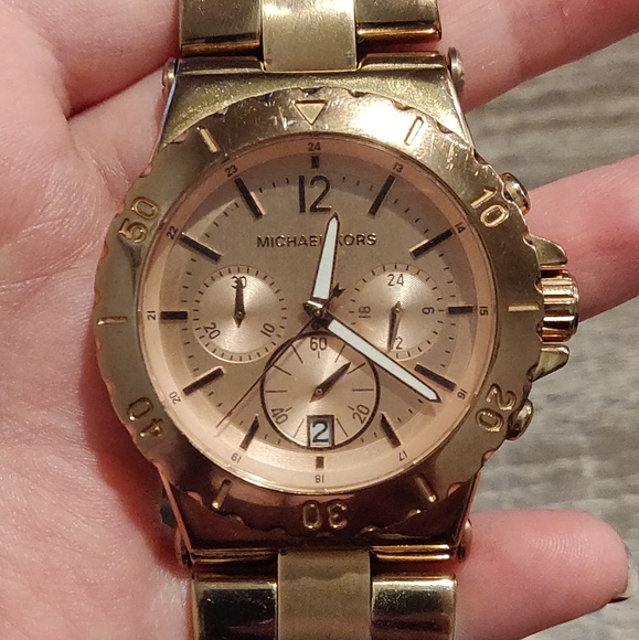 Michael Kors rose gold stainless steel watch - Picture 2 of 7